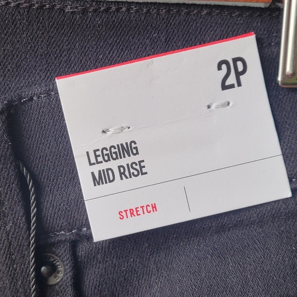 New Express Jeans Women’s Mid Rise Leggings Size 2P- Black Zip Pockets Stretch - Picture 2 of 7